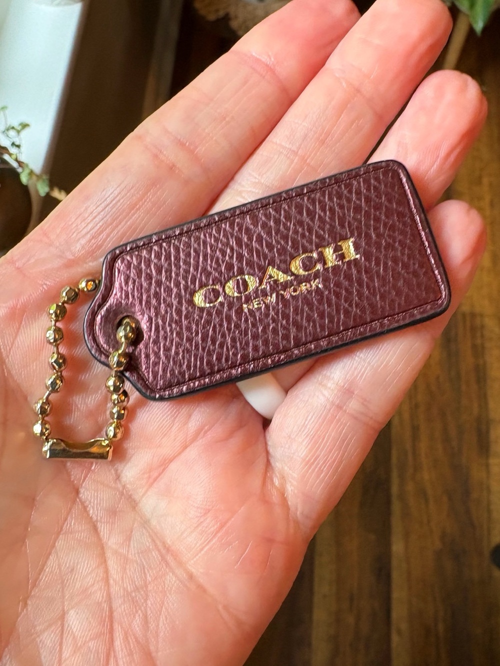 ♥️💖 Coach Large Vintage Metallic Birgundy Hang Tag & Gold Ball Chain